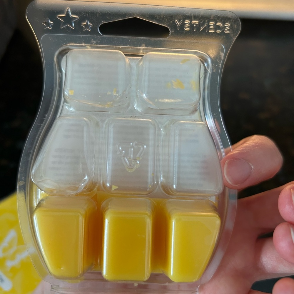 Scentsy Squeeze the Day (1 full pack, 2 partials) - Picture 3 of 6